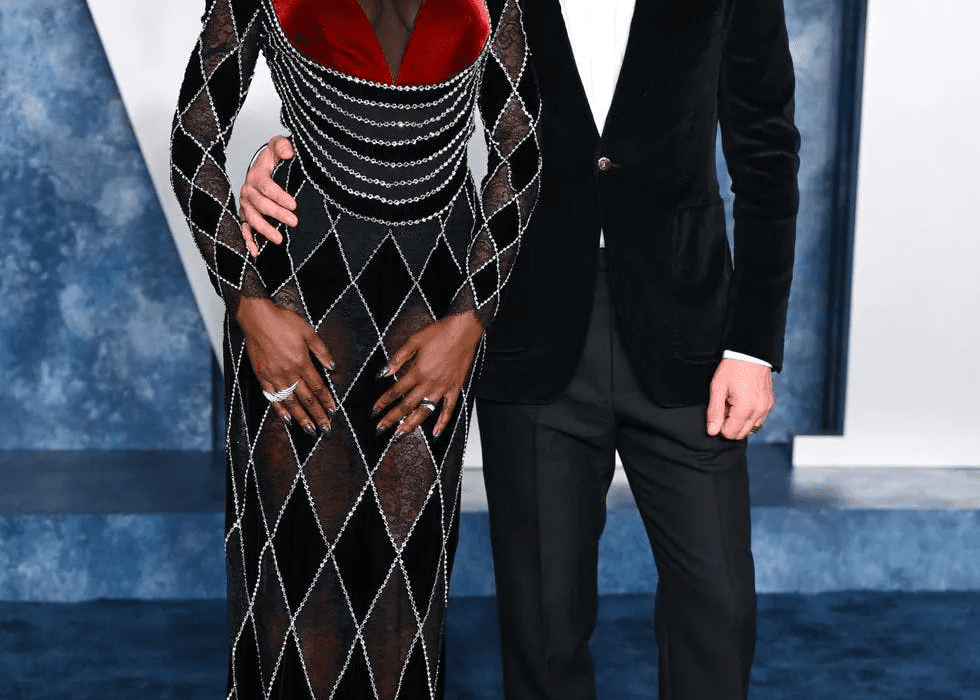 Who is Lupita dating?