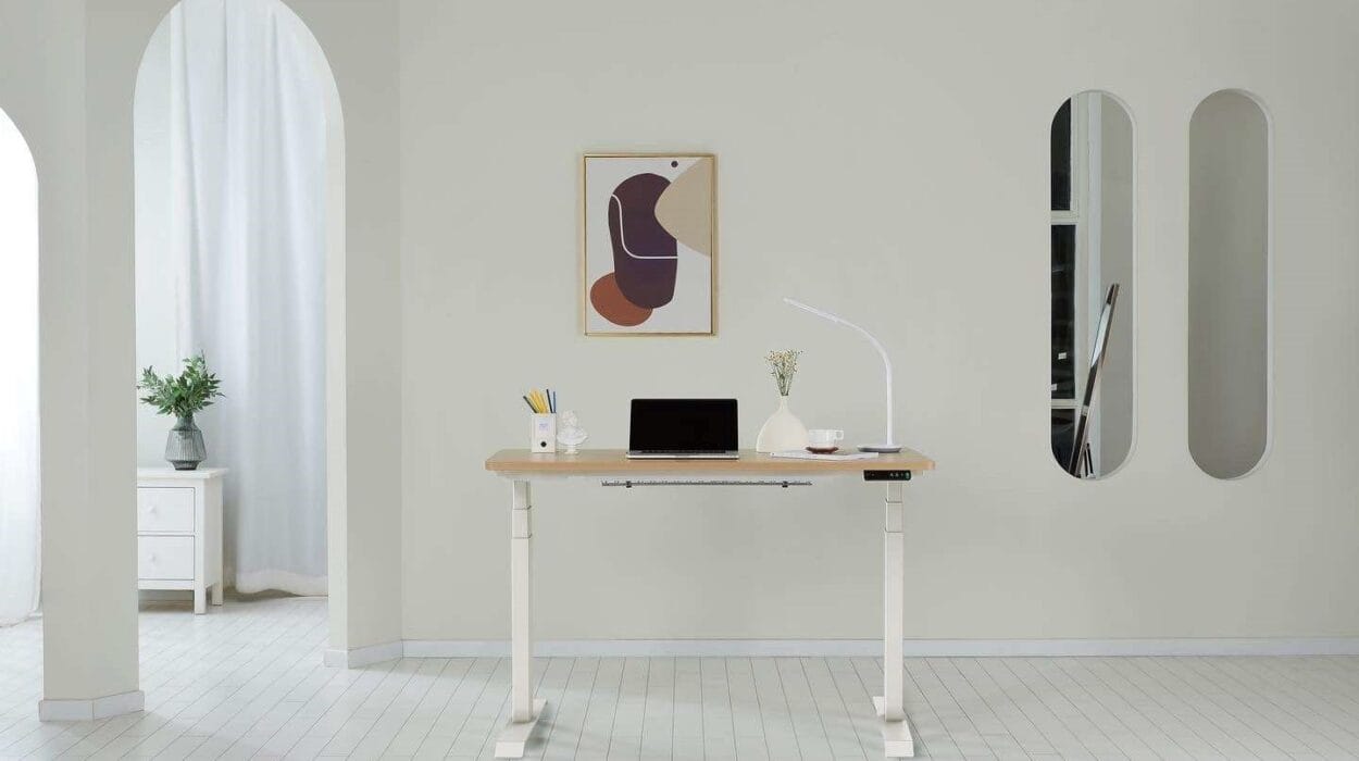 Height adjustable standing Desk